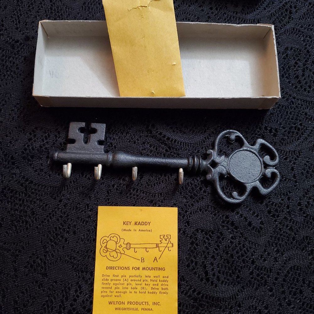NIB Vintage Wilton Products cast iron "Key Kaddy" wall mounted key hooks